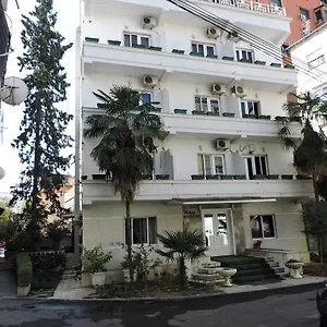 La Favorita تيرانا